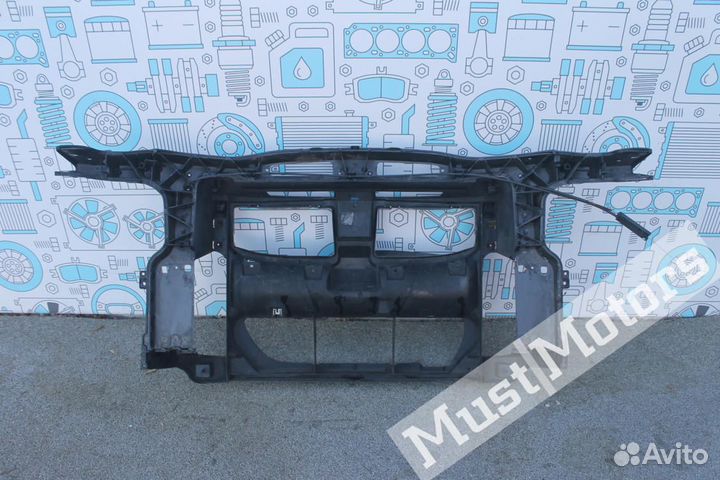 Телевизор BMW e90 суппорт радиаторов