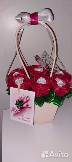 Розы из атласных лент