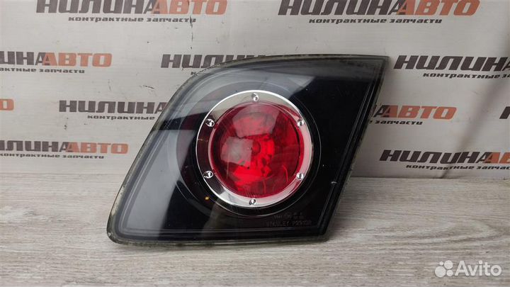 Фонарь правый в крышку багажника Мазда 3 BK бк