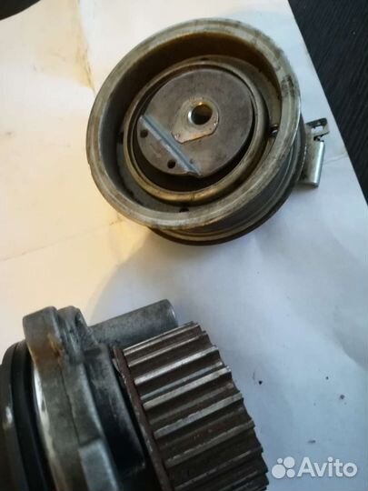 Помпа на skoda octavia 1 6, натяжной ролик