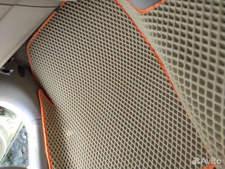 Автоковрики для Raum