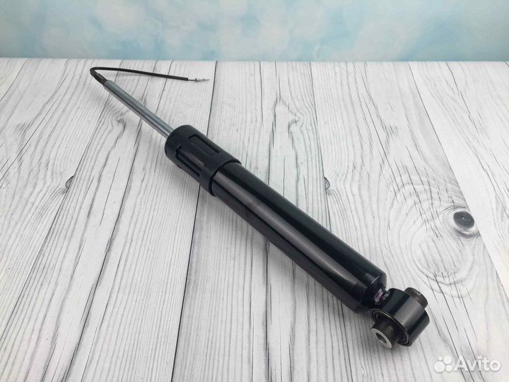 Задний амортизатор Porsche Cayenne 3