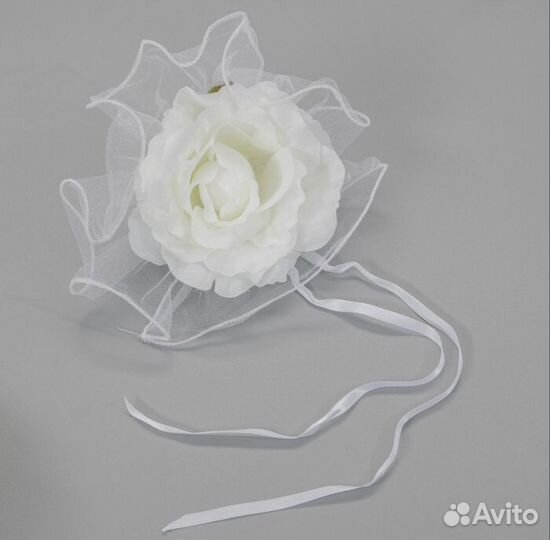 Свадебное украшение на машину