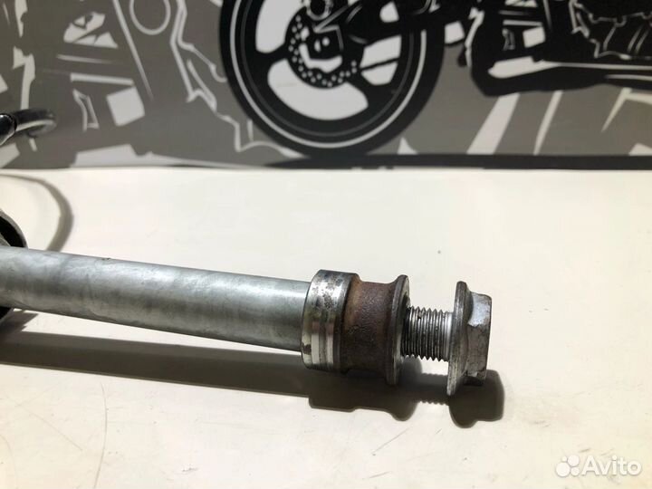 Ось переднего колеса Honda VFR 400 NC21