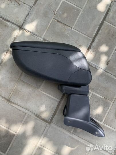 Подлокотник для Nissan Almera g15