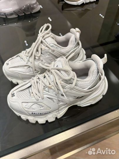 Balenciaga track