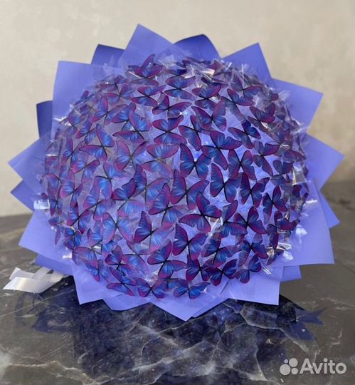 Бабочки светящиеся в букете