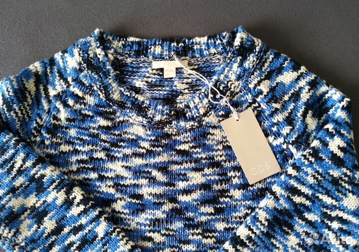 Стильный пестрый свитер COS