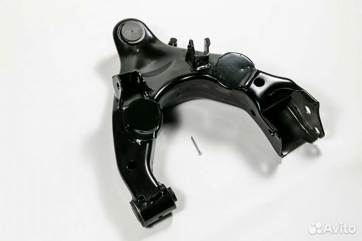 Рычаг передней подвески нижний правый