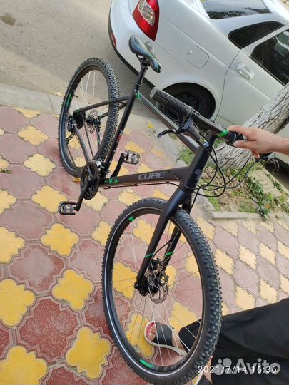Велосипед cube