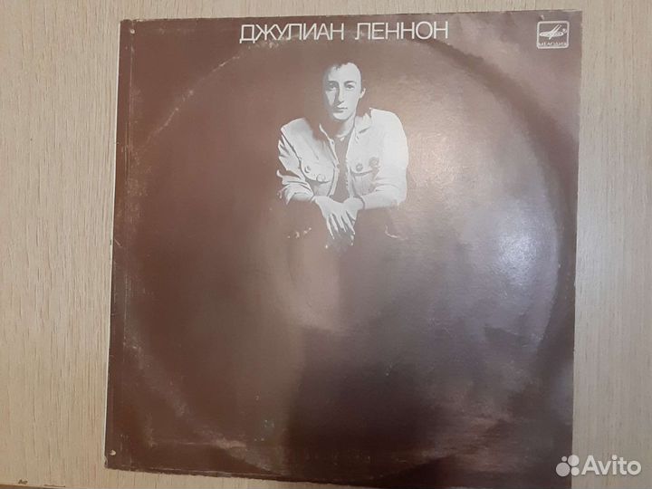 Дж. Леннон