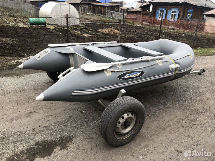 Лодка 300 с мотором и прицепом