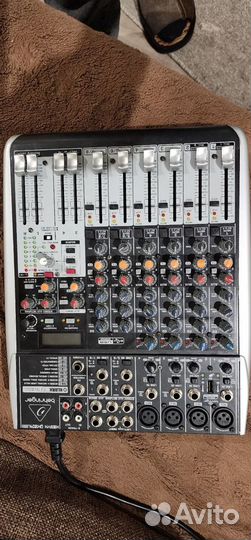 Микшерный пульт Behringer 1204USB