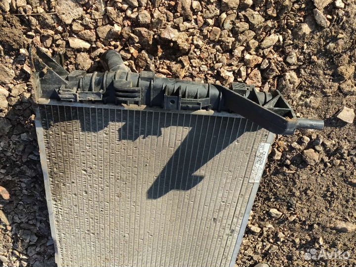 Радиатор охлаждения Форд фокус 2