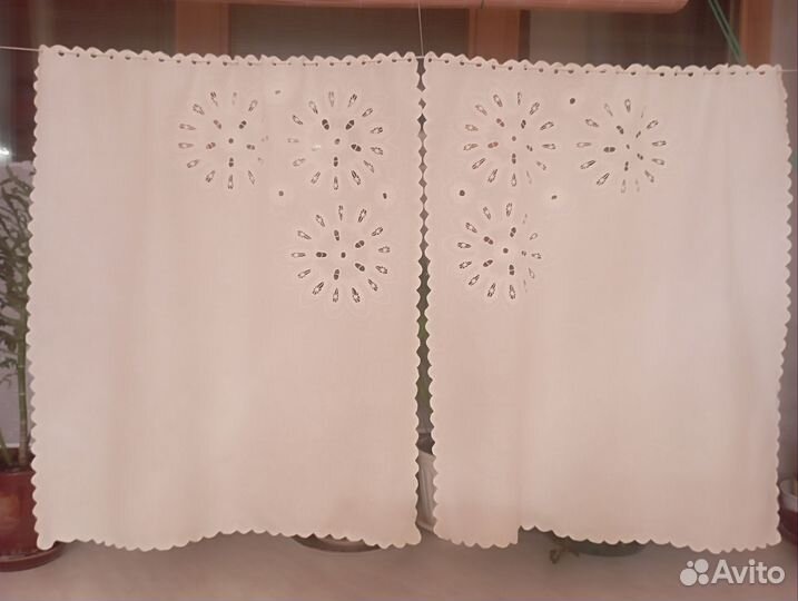 Занавески и подзор с вышивкой Ришелье