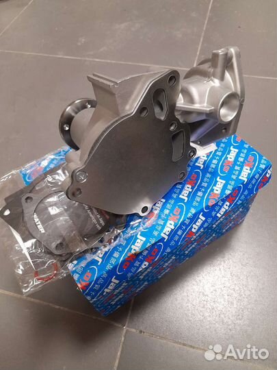 Водяная помпа 4D56