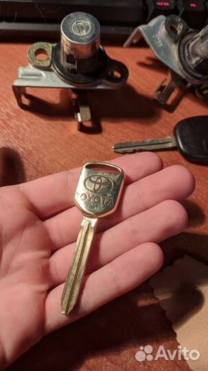 Замок багажника