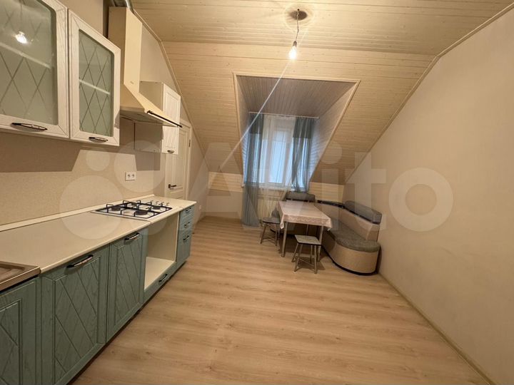 2-к. квартира, 80 м², 4/4 эт.