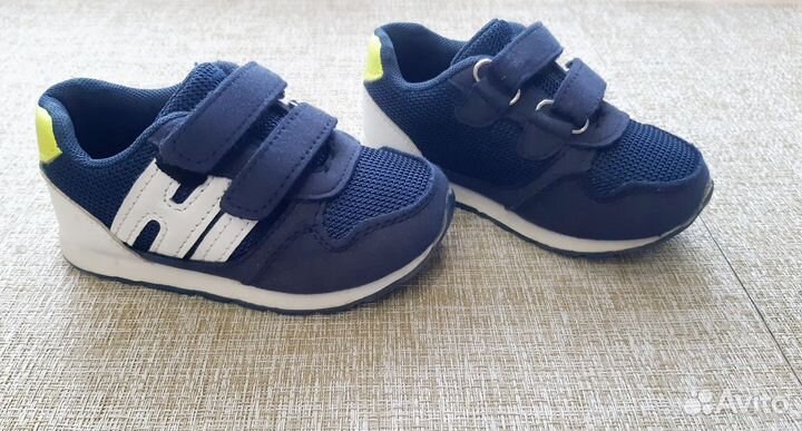 Дктские кроссовки 22р