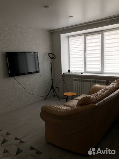 Кожаный диван