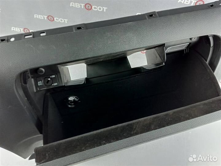 Вещевое отделение с крышкой VW Golf 5 (2004-2009г