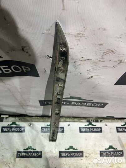 Молдинг двери передний правый Kia Quoris 2012