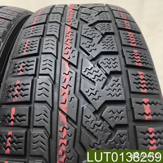 Kumho I'Zen RV Asymmetric 225/55 R19 99H