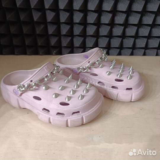 Джиббитсы (Jibbitz) для crocs сабо шипы и цепи