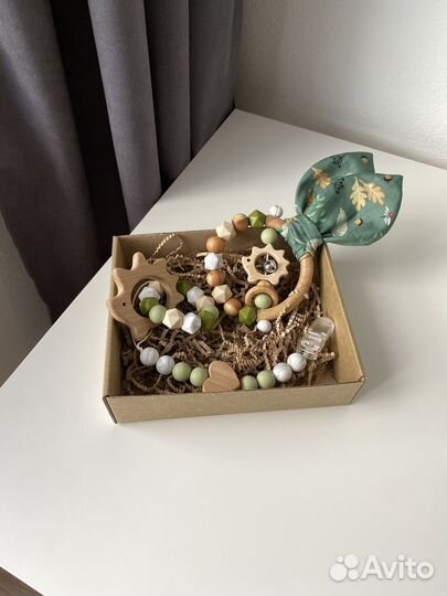 Подарочный набор для малыша : погремушка, грызунок