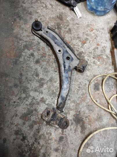 Рычаги Nissan AD