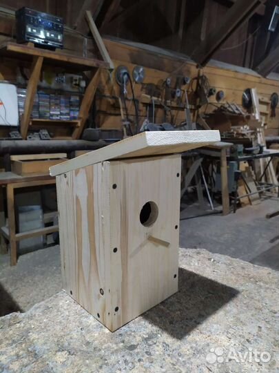 Кормушки и скворечники для птиц деревянные