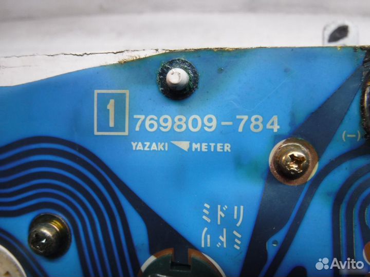 Панель приборов Mazda 323