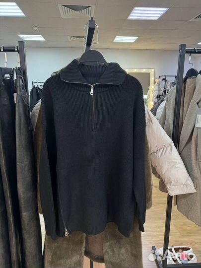 Свитер с боковой молнией