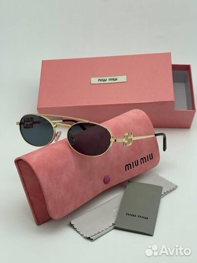 Солнцезащитные очки Miu Miu