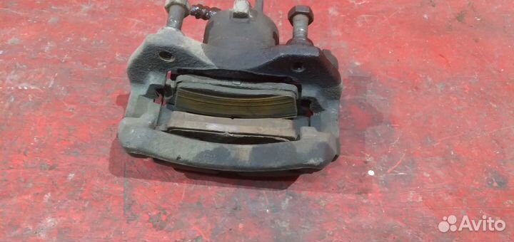 Суппорт передний левый Nissan Almera N16 Альмера