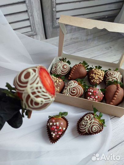 Съедобные букеты из клубники в шоколаде