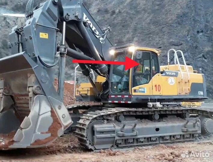 Стекло двери форточка на экскаватор Volvo EC 750