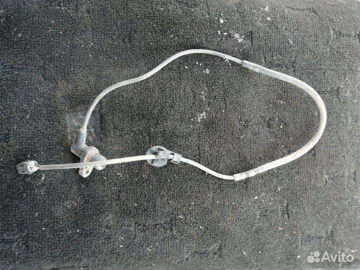 Датчик abs передний левый Toyota Vitz NCP10