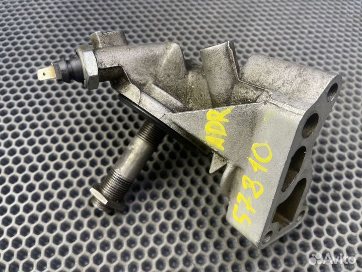 Кронштейн масляного фильтра Volkswagen Passat 3B5