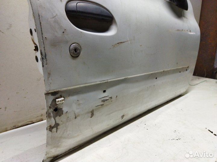 Дверь передняя правая Renault Symbol 1998-2008