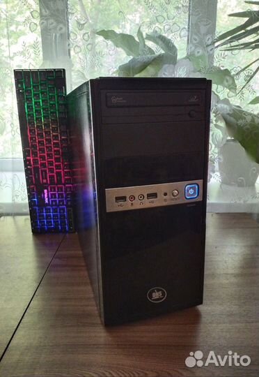 Отличный.e3-1220.16gb.ssdhdd.GTX750-TI