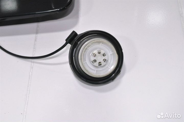 Лючок бензобака Nissan Pathfinder R52 2012+