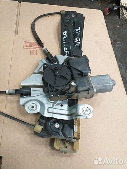 Стеклоподъемник Opel Astra J GTC A18XER