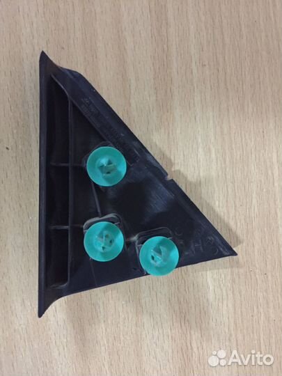 Уголок Hyundai Solaris 2