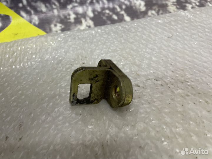 Ответная часть замка багажника Renault Laguna 2