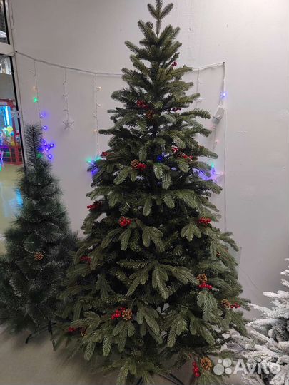 Елка с ягодкой и шишкой с доставкой