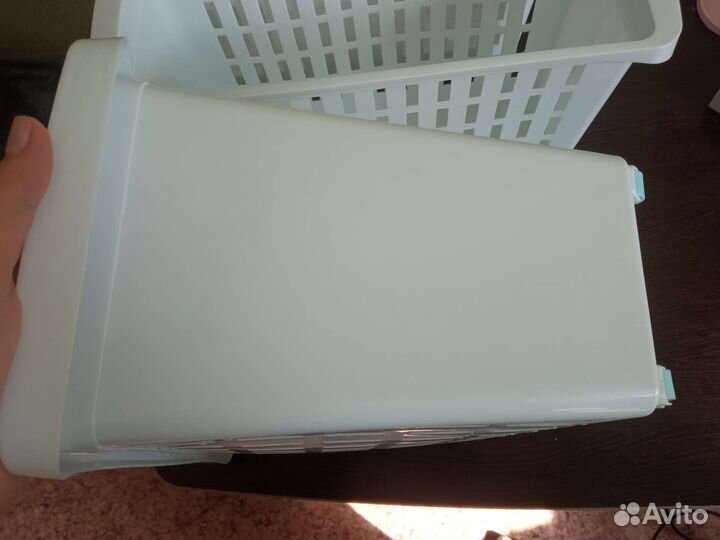 Корзина пластиковая на колесиках