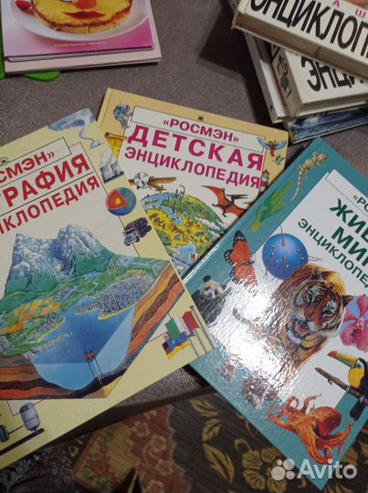 Блокнот рецептов и много детских энциклопедий