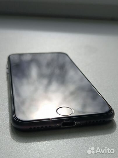 iPhone 8, 64 ГБ