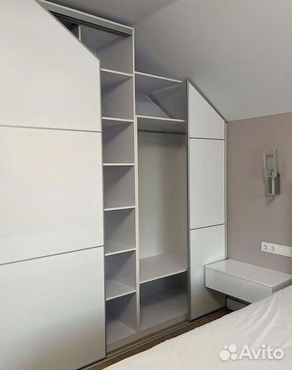 Зеркальный шкаф